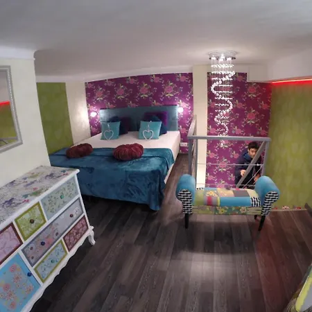 Black And White アパート *