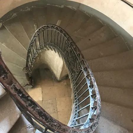 Black And White شقة بودابست