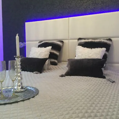 Black And White * بودابست