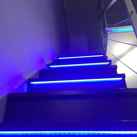 Black And White شقة *