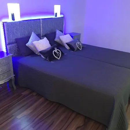 Black And White ブダペスト